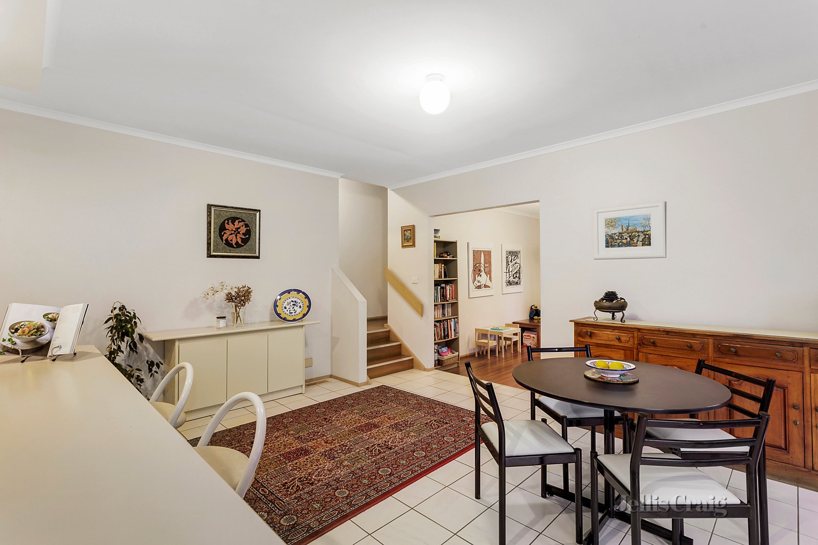 15 Lyons Rise, Eltham image 6