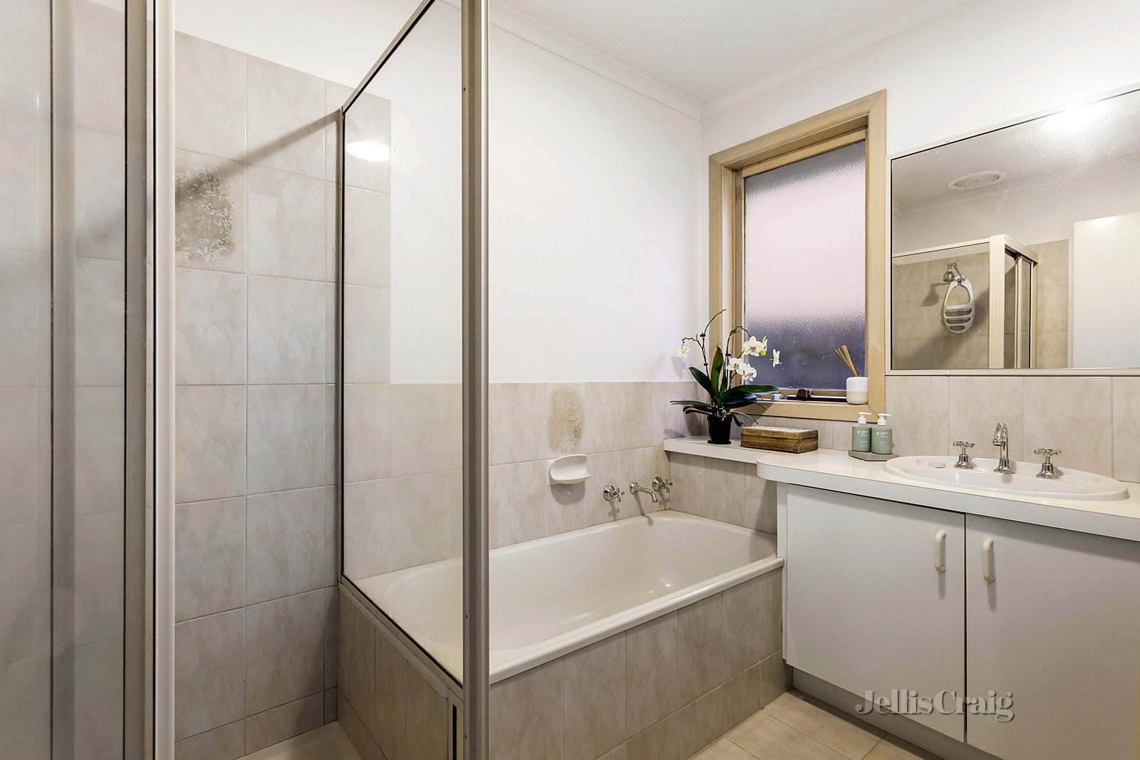 15 Lyons Rise, Eltham image 8