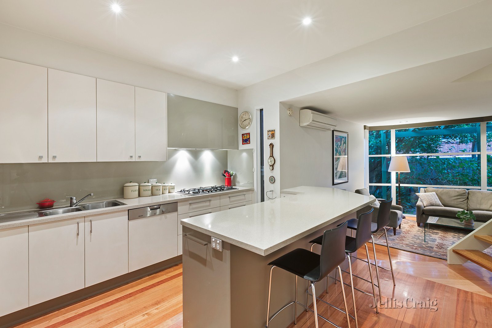 15 Manningtree Road, Hawthorn image 2