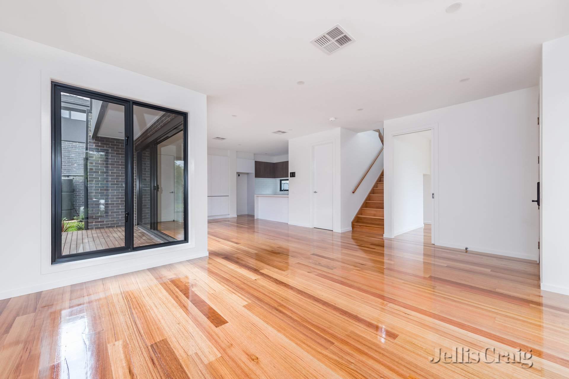 1/5 Milton Court, Heidelberg Heights image 2