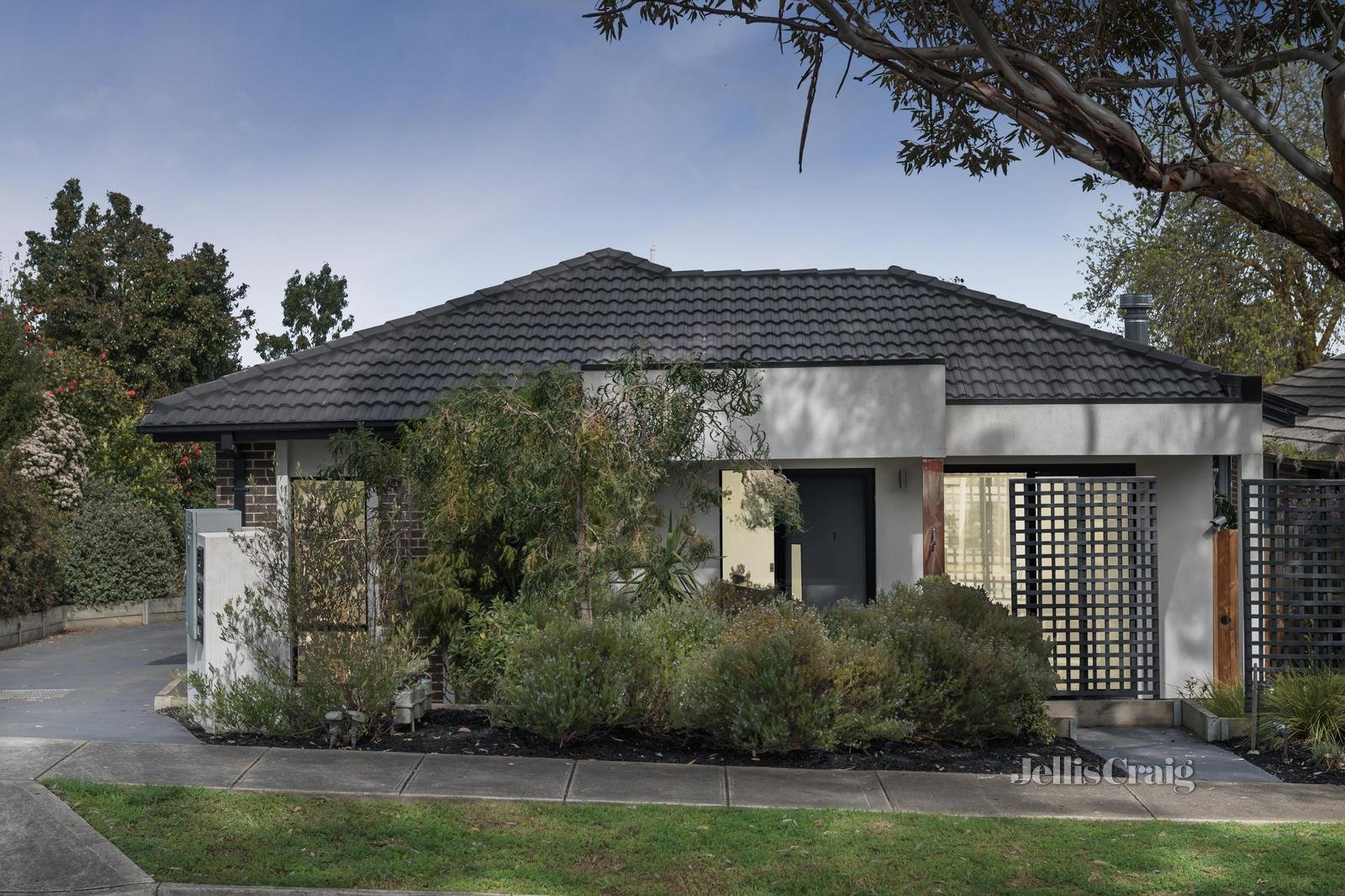 1/5 Moodie Street, Greensborough image 1