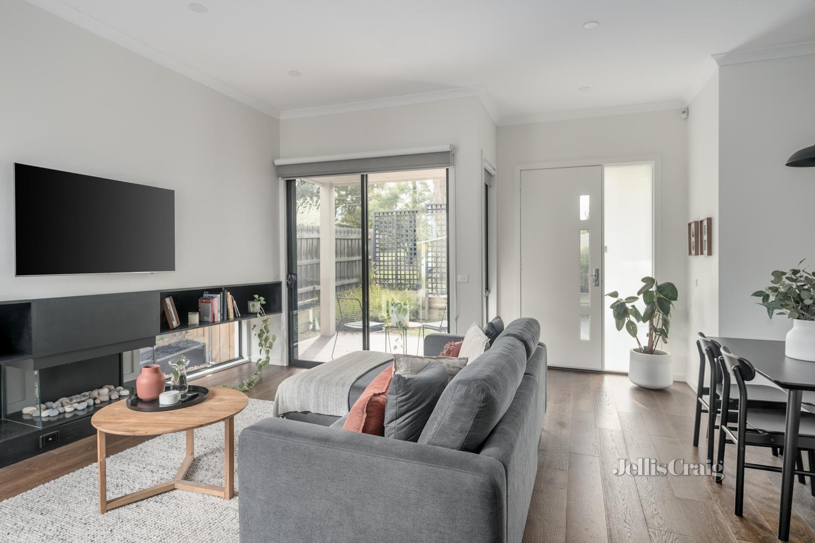 1/5 Moodie Street, Greensborough image 2