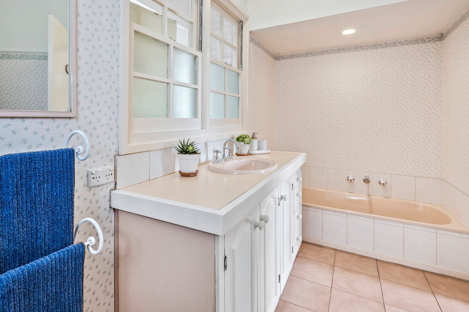 Property Gallery Thumbnail 6