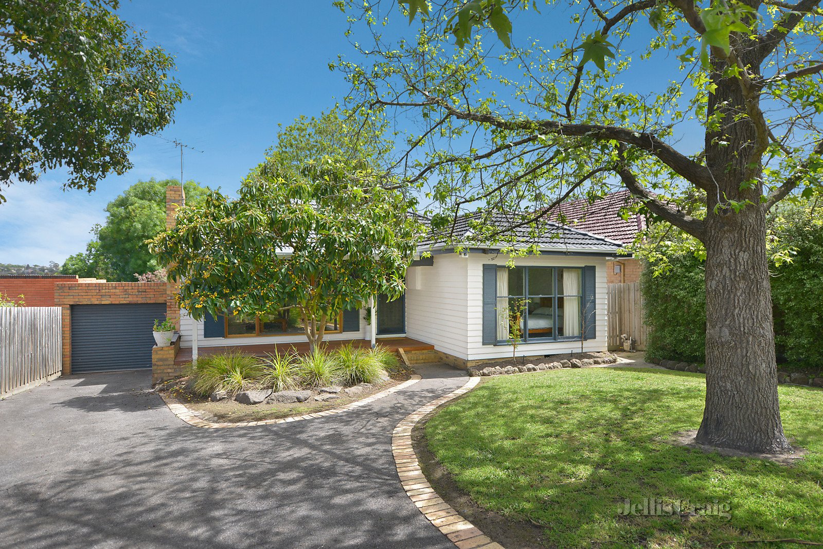 15 Moresby Avenue, Bulleen image 2