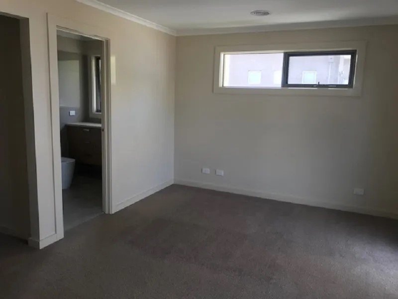 1/5 Mossfield Avenue, Ferntree Gully image 5