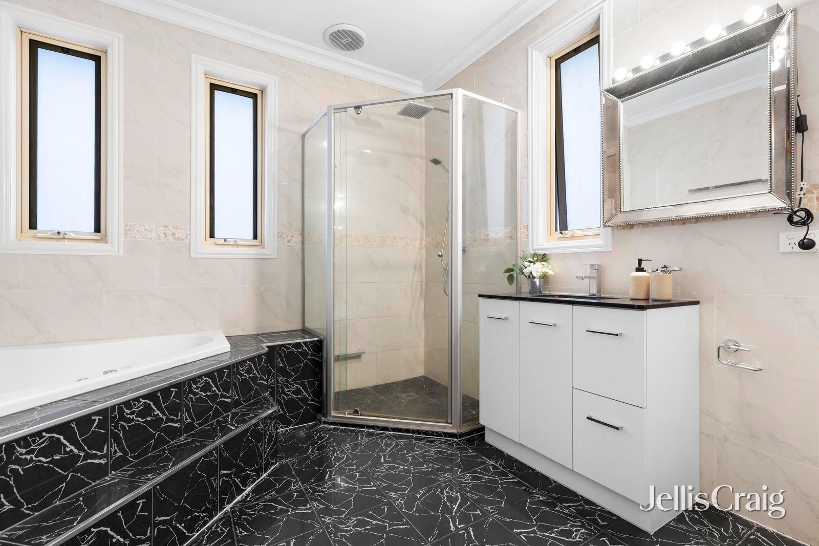 15 Nottingham Street, Glen&nbsp;Waverley image 9