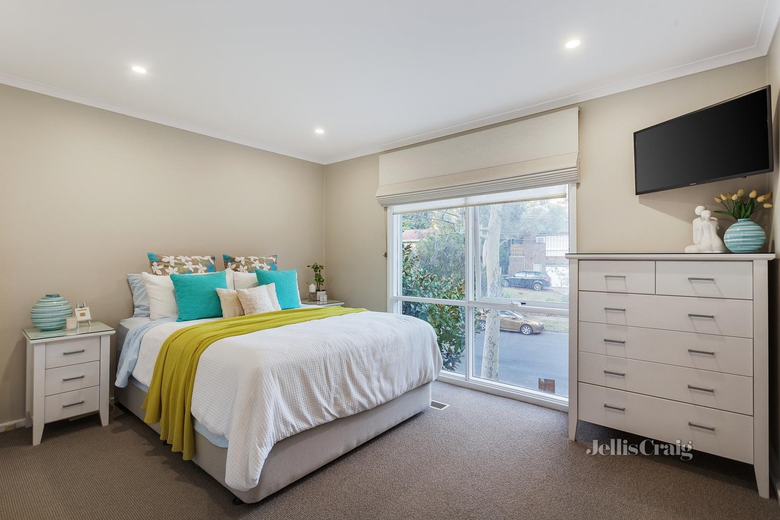 15 Nulgarrah Crescent, Greensborough image 5