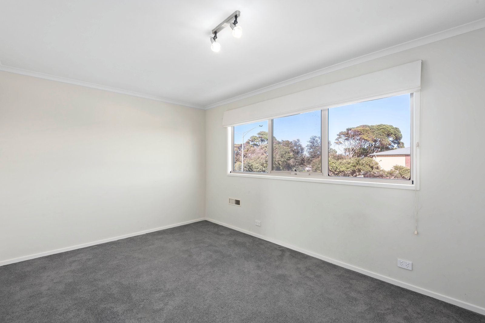 Property Gallery Thumbnail 6