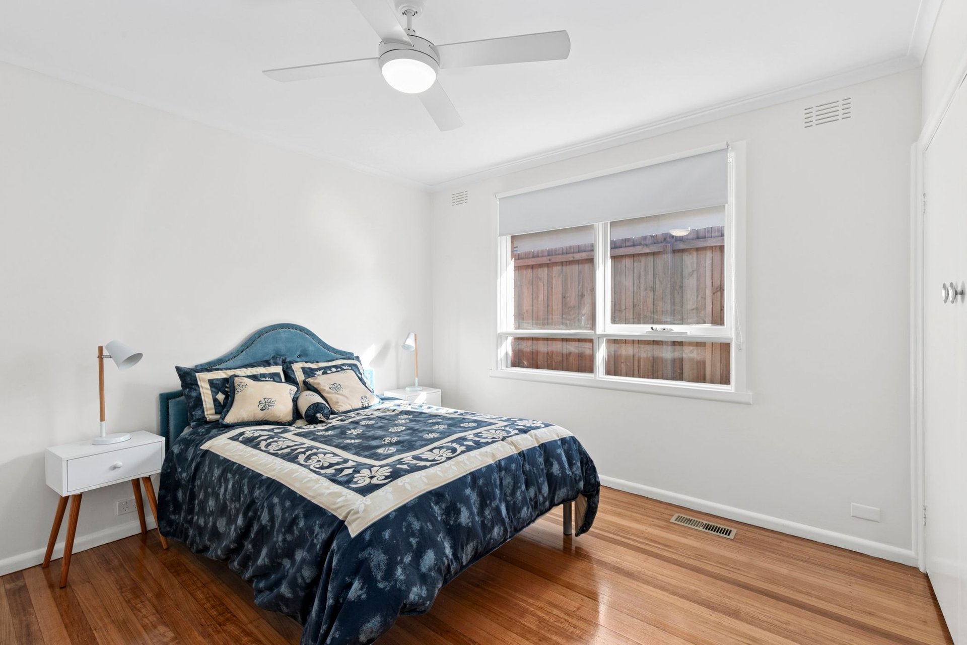 15 Oxford Street, Whittington image 4
