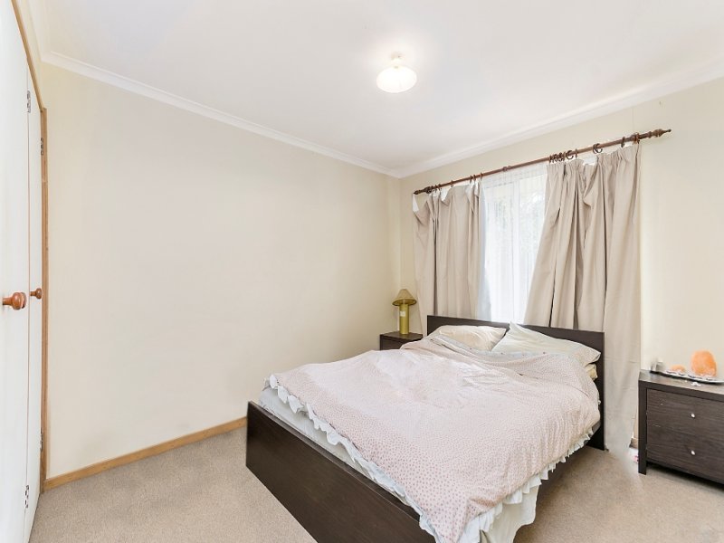 15 Paramount Crescent, St Albans Park image 4