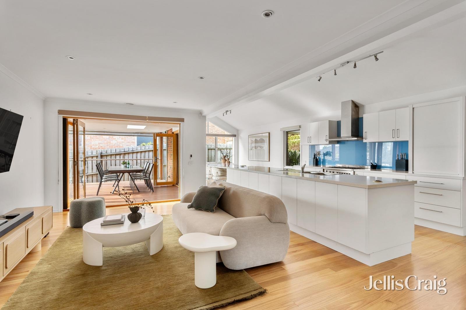 15 Park View Drive, Carnegie image 3