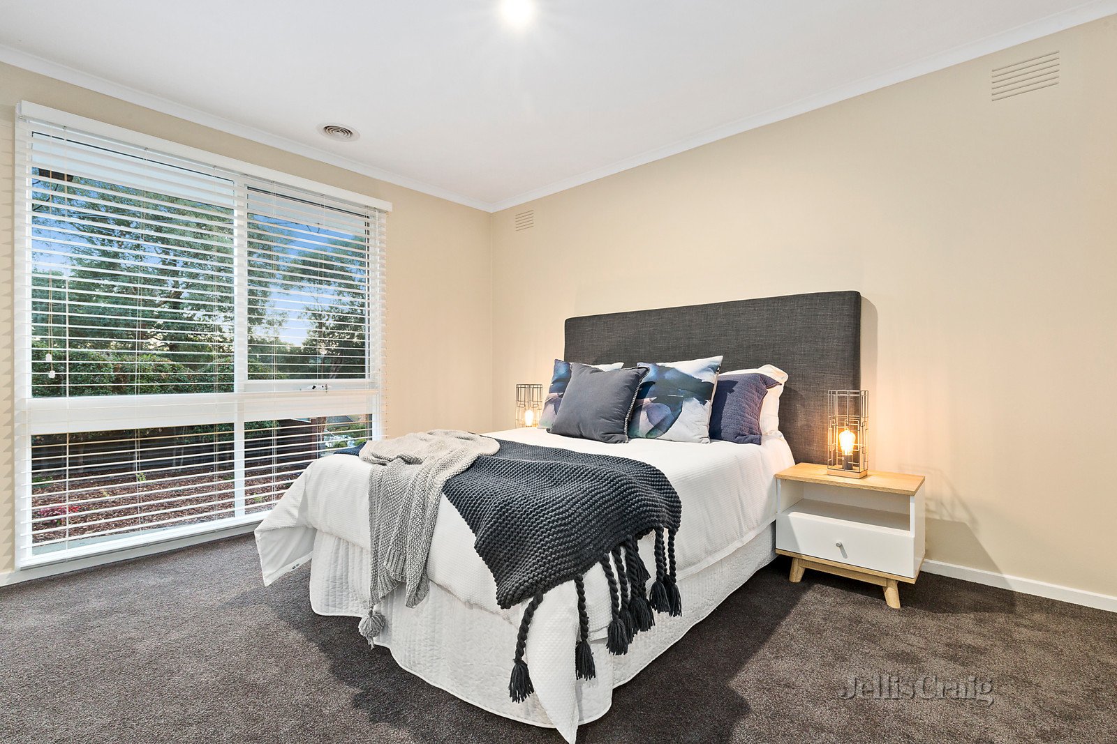 1/5 Park West Road, Eltham image 5