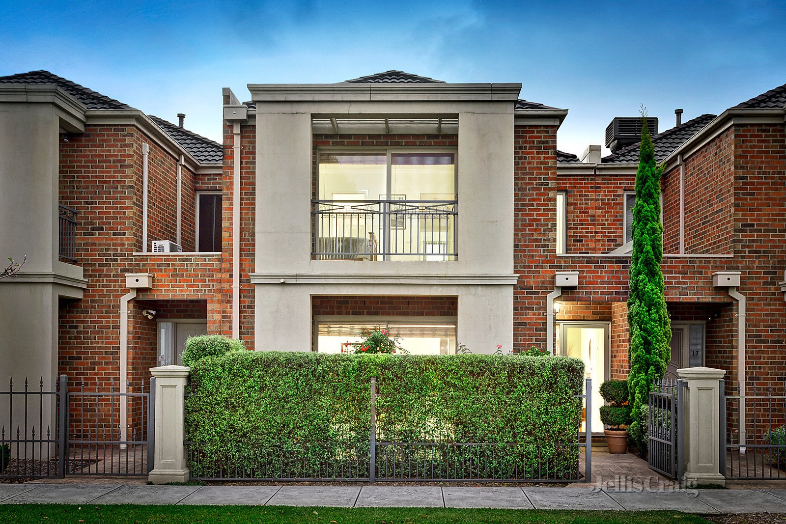 15 Parkway Lane, Mitcham image 1