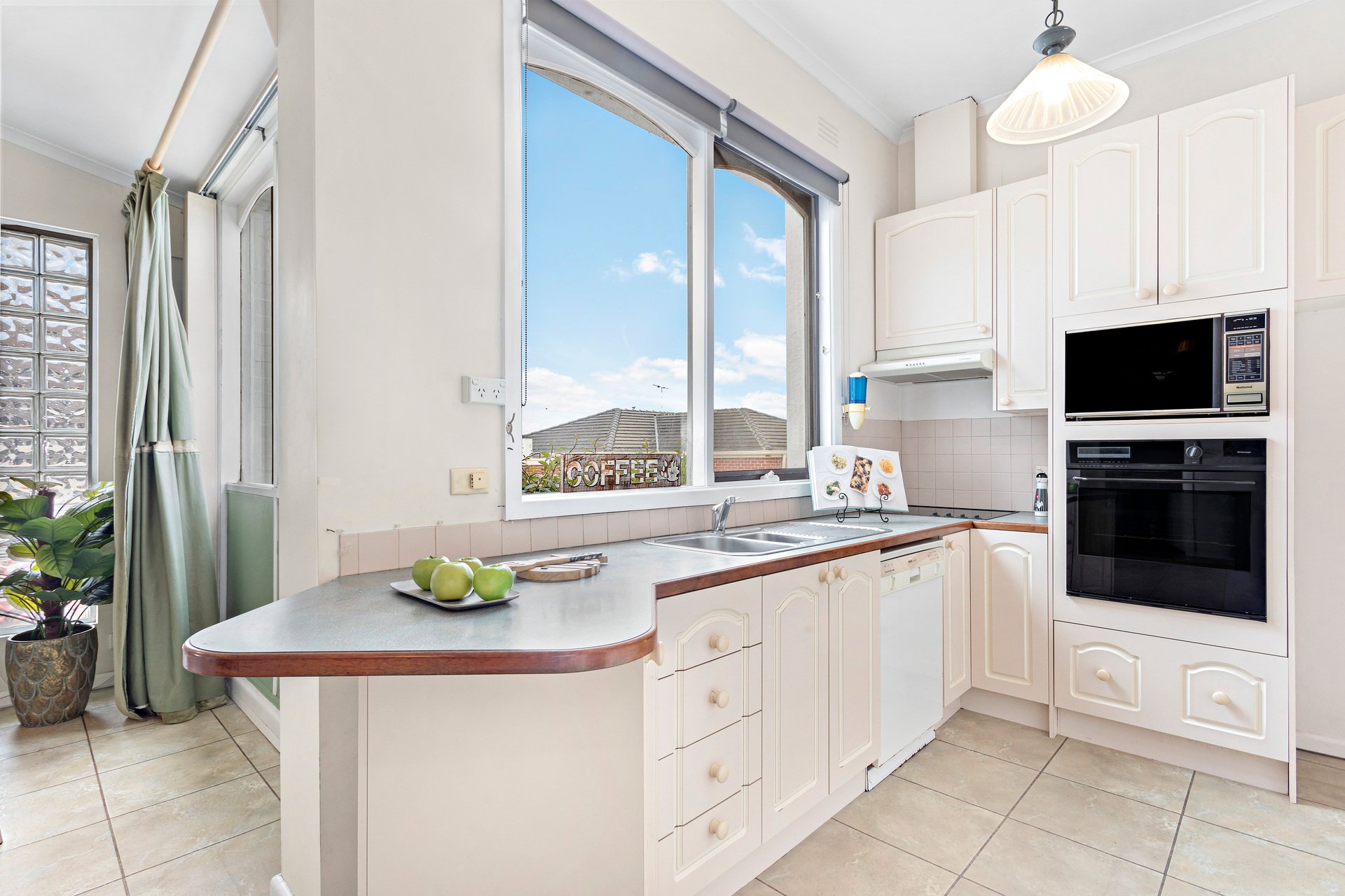 Property Gallery Thumbnail 6