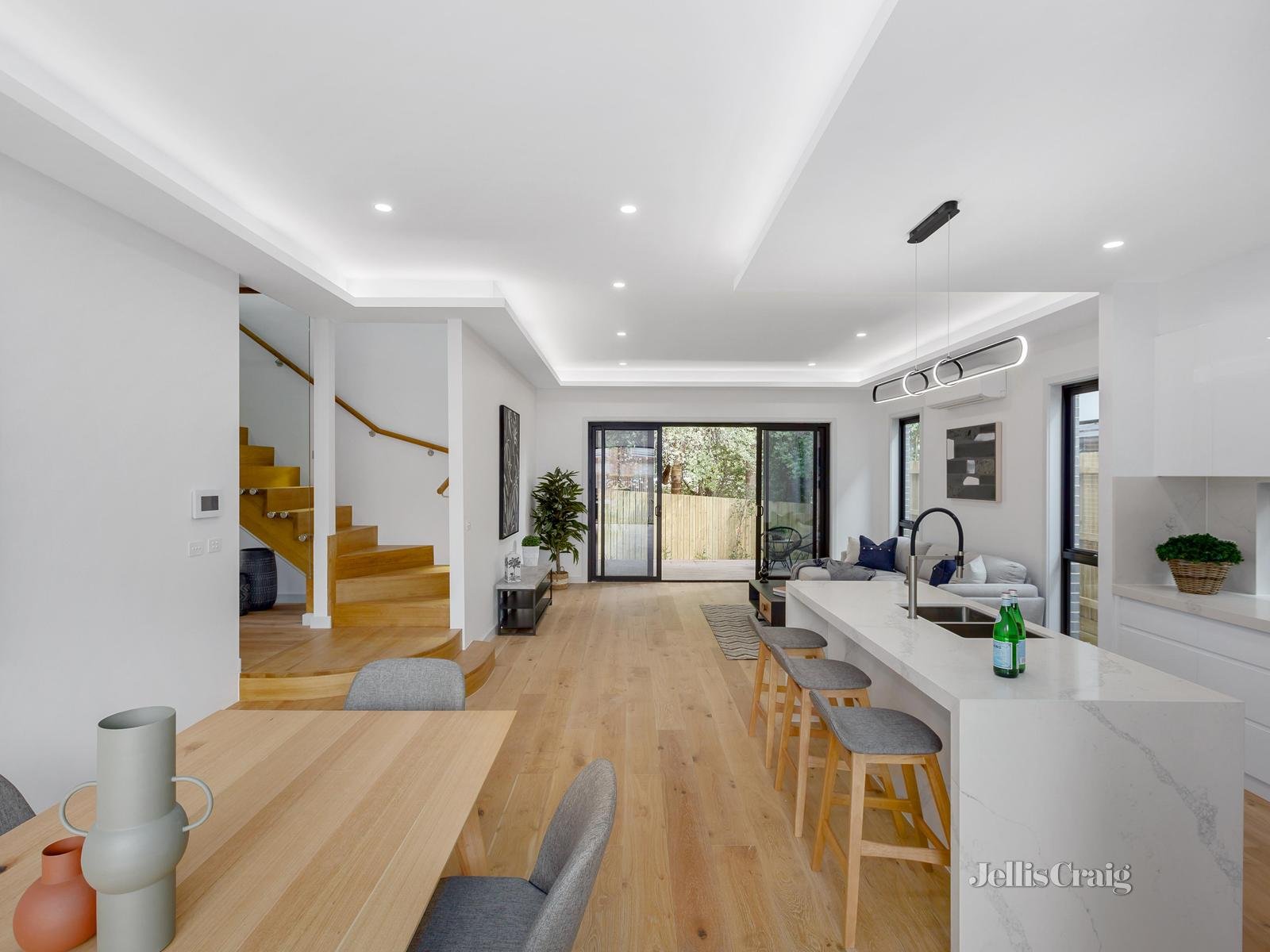 15 Peter Budge Avenue, Templestowe image 4
