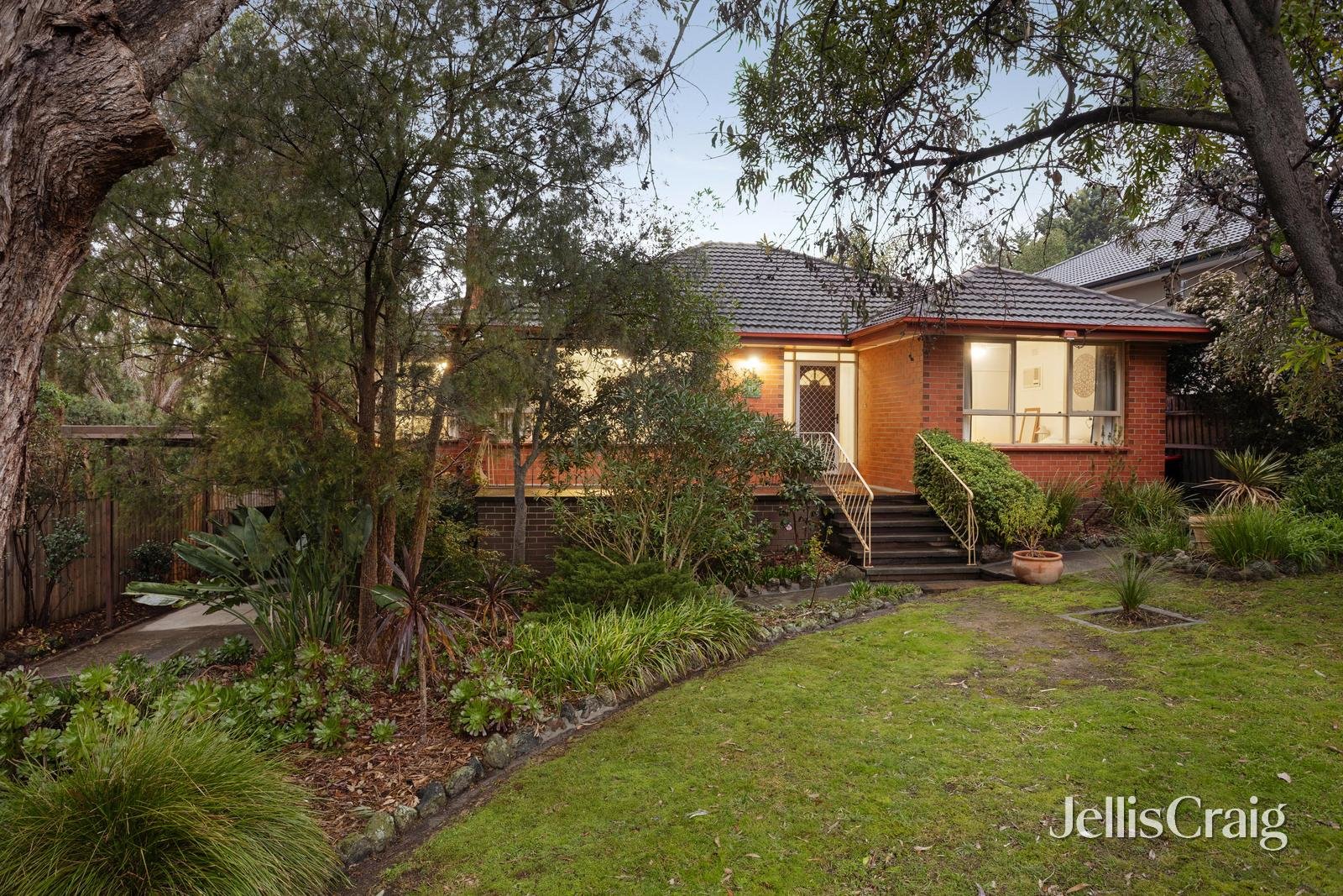 15 Pine Avenue, Briar&nbsp;Hill image 1
