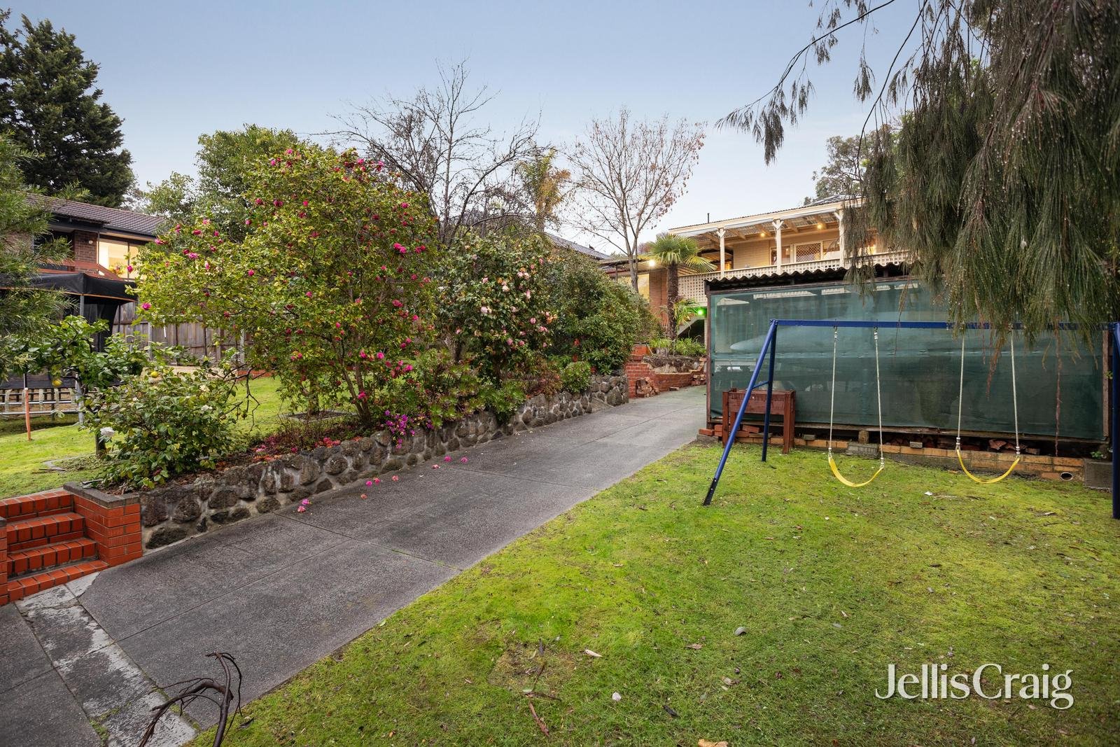 15 Pine Avenue, Briar&nbsp;Hill image 11