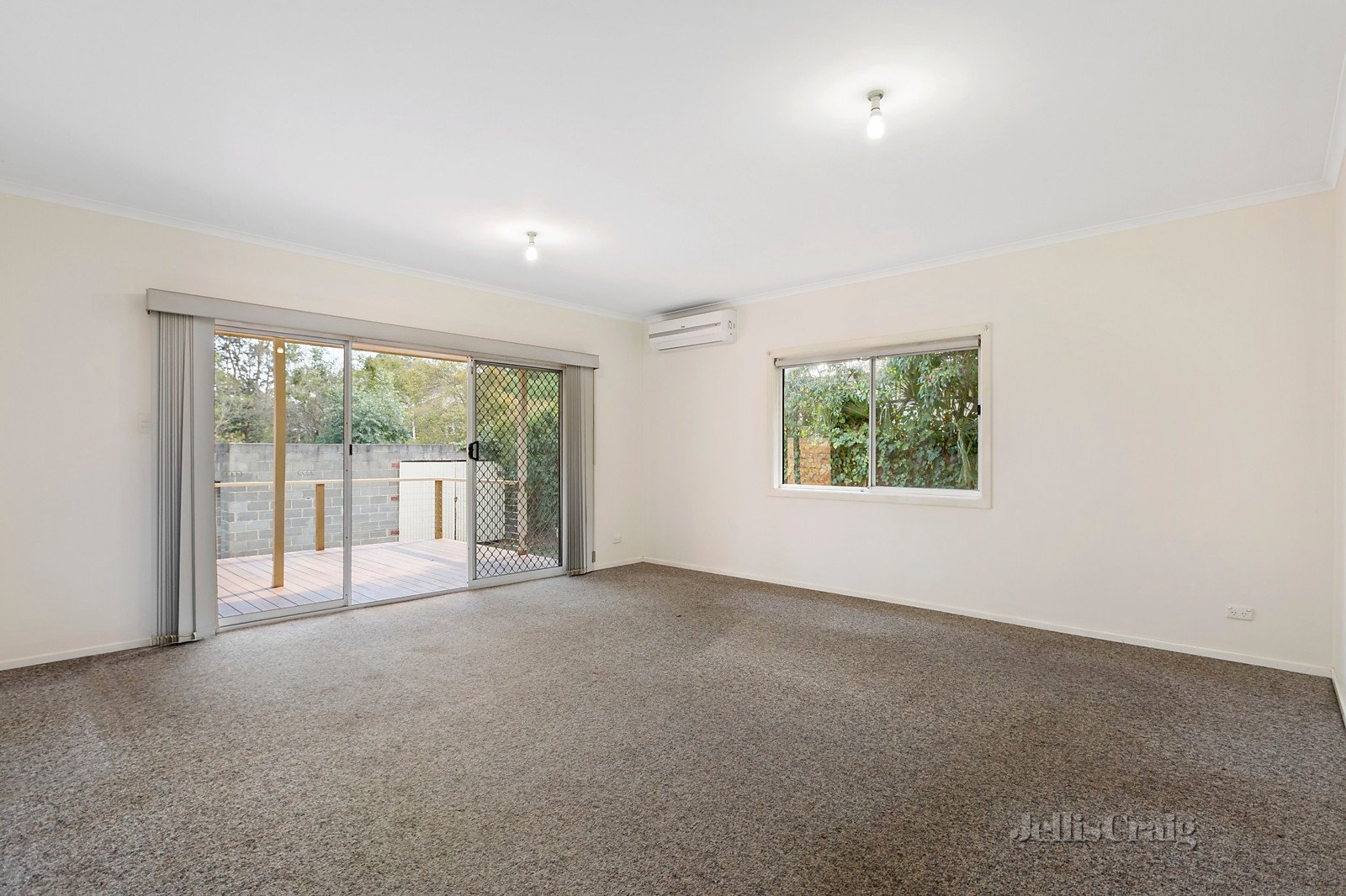 15 Pinehills Drive, Greensborough image 4