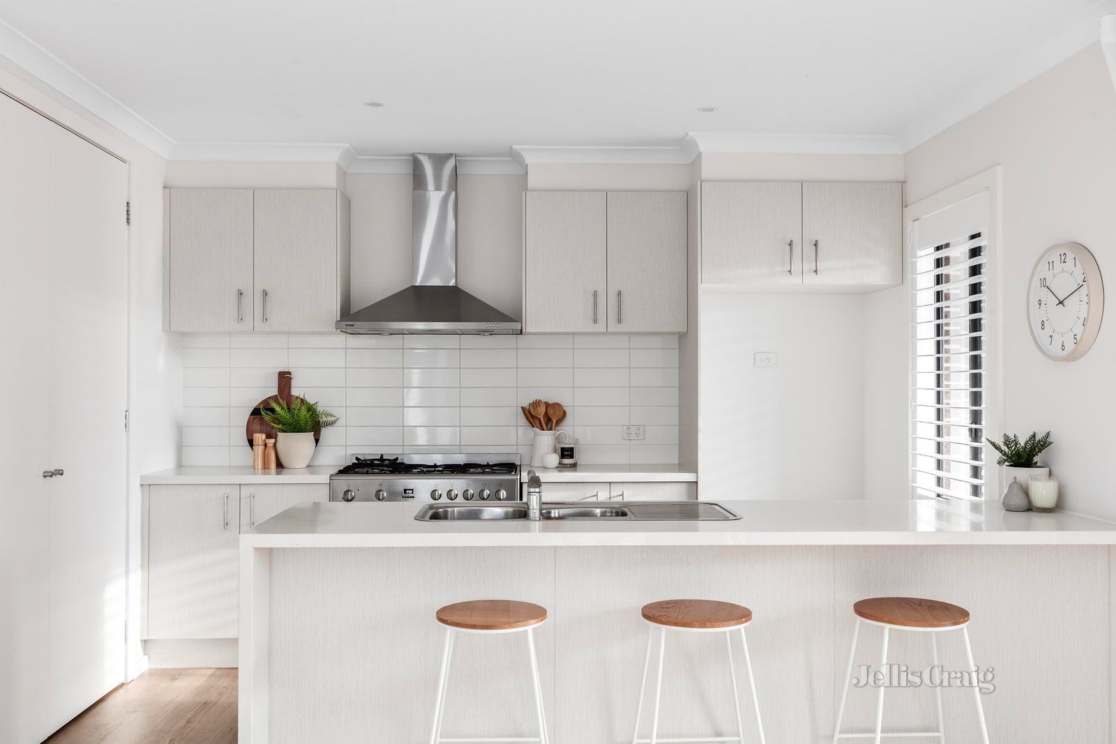 15 Point Boulevard, Point Lonsdale image 2