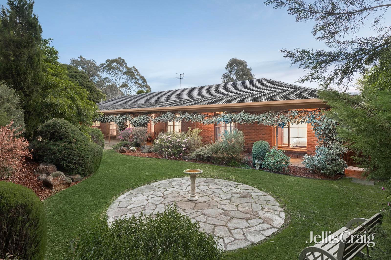 15 Pound Road, Warrandyte image 2