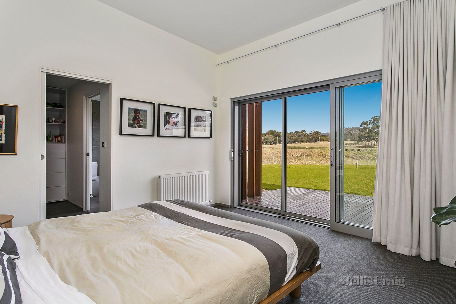 15 Robertson Drive, Newham image 7