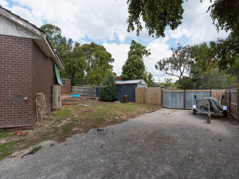 15 Saxon Drive, Mooroolbark image 10