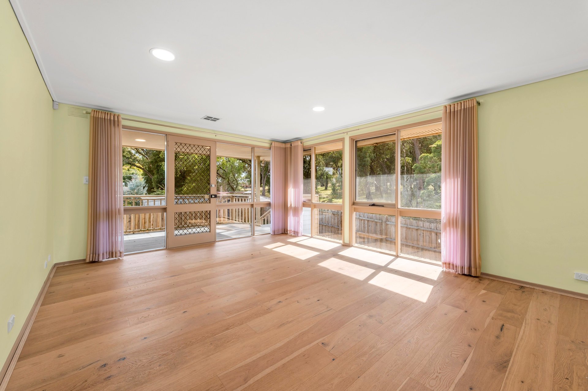 15 Saxonwood Drive, Doncaster East image 6
