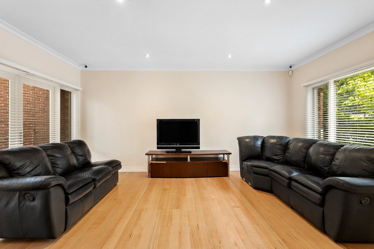 15 Scotch Circuit, Hawthorn image 3
