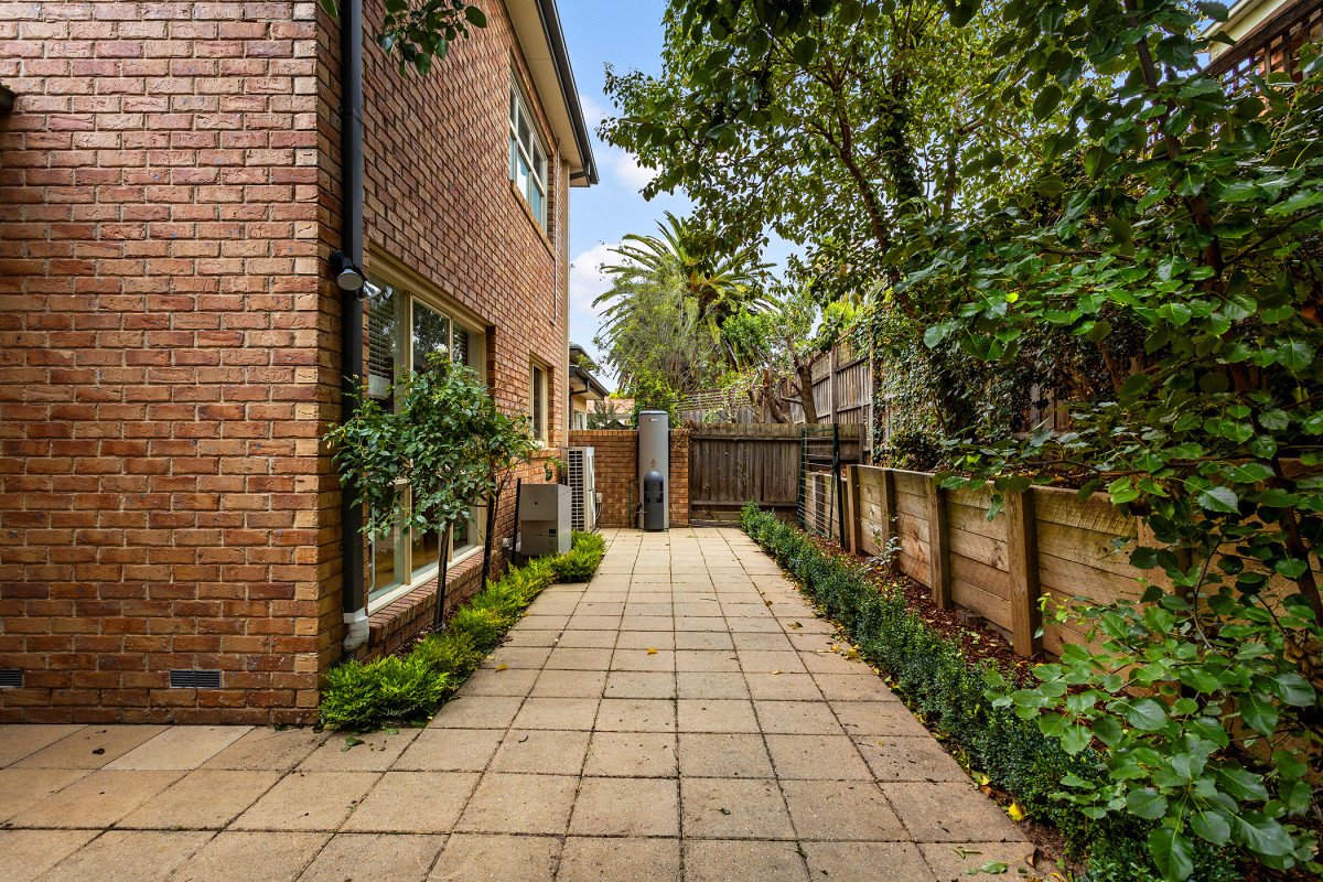15 Scotch Circuit, Hawthorn image 10