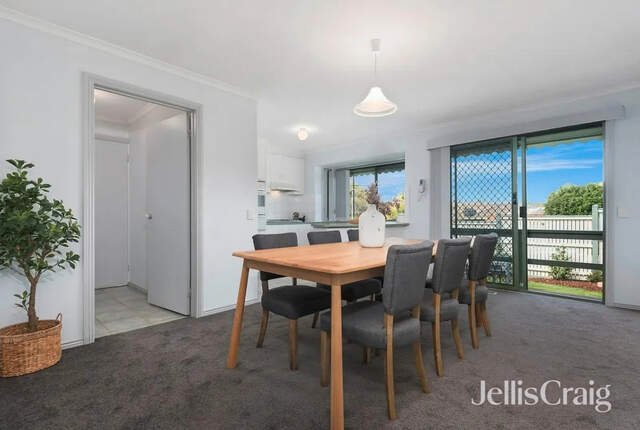 15 Sherlowe Crescent, Viewbank image 3