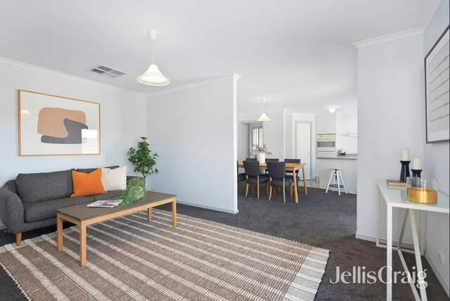 15 Sherlowe Crescent, Viewbank image 4