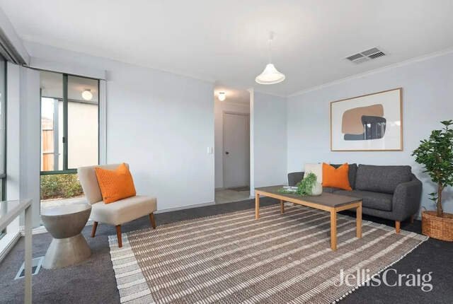 15 Sherlowe Crescent, Viewbank image 5