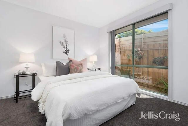 15 Sherlowe Crescent, Viewbank image 6