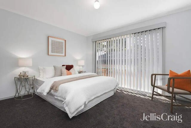 15 Sherlowe Crescent, Viewbank image 7