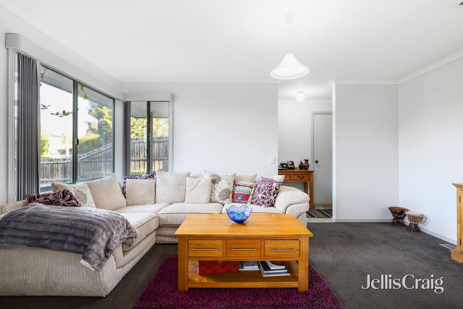 15 Sherlowe Crescent, Viewbank image 2
