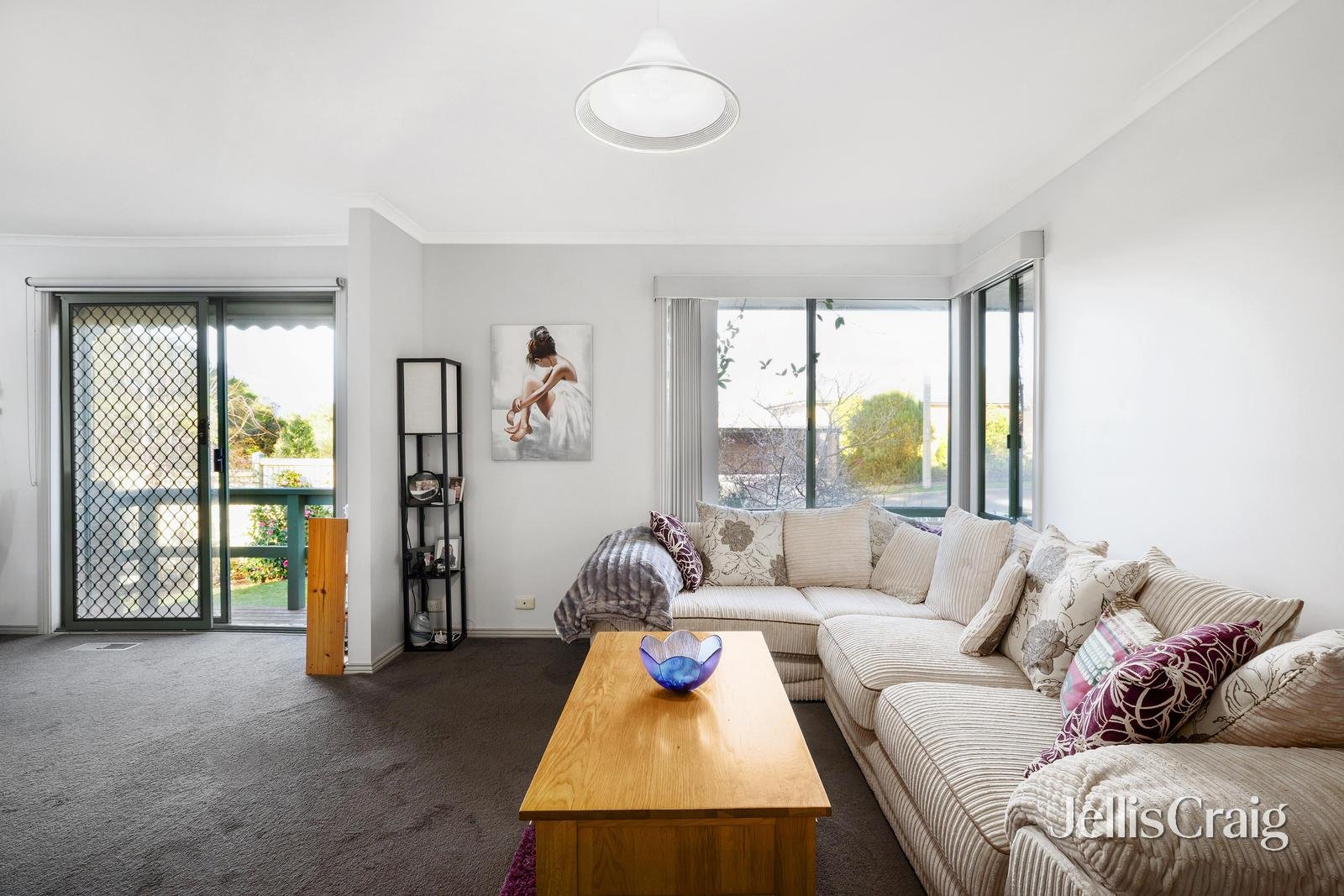 15 Sherlowe Crescent, Viewbank image 3