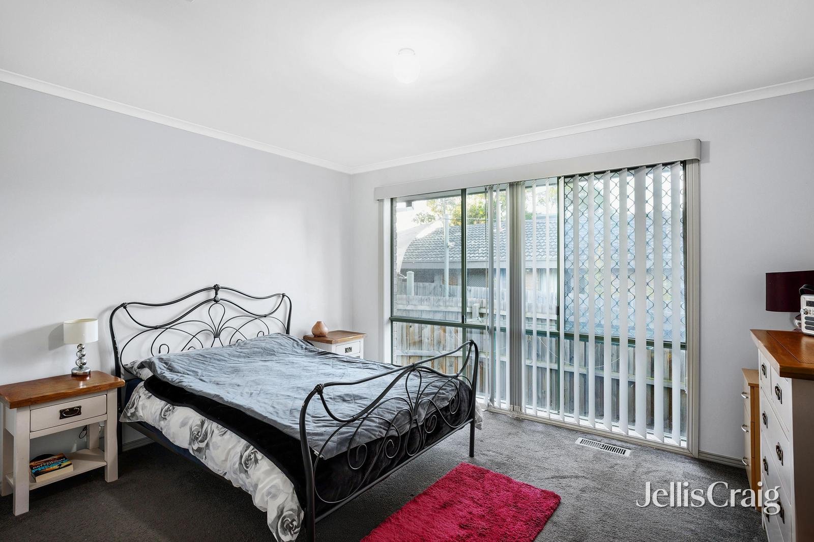 15 Sherlowe Crescent, Viewbank image 7