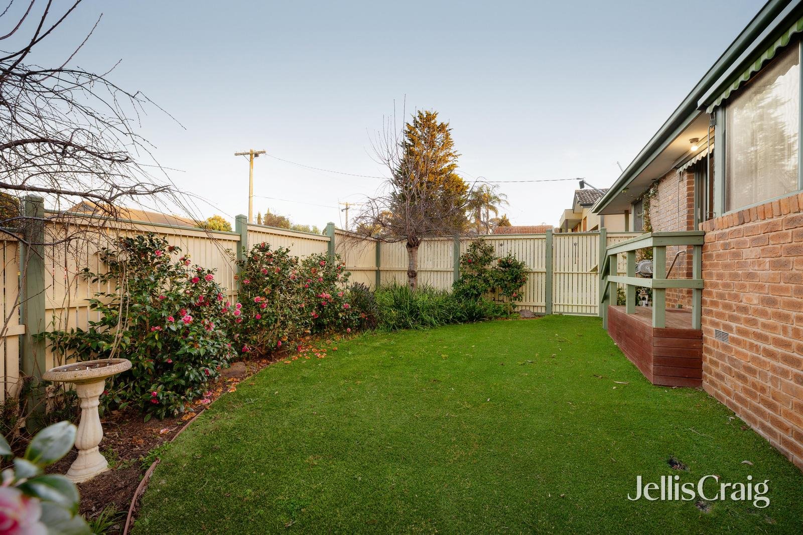 15 Sherlowe Crescent, Viewbank image 10