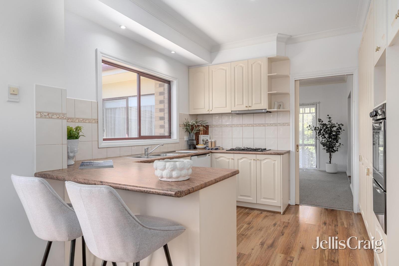 1/5 Short Street, Glen Waverley image 3