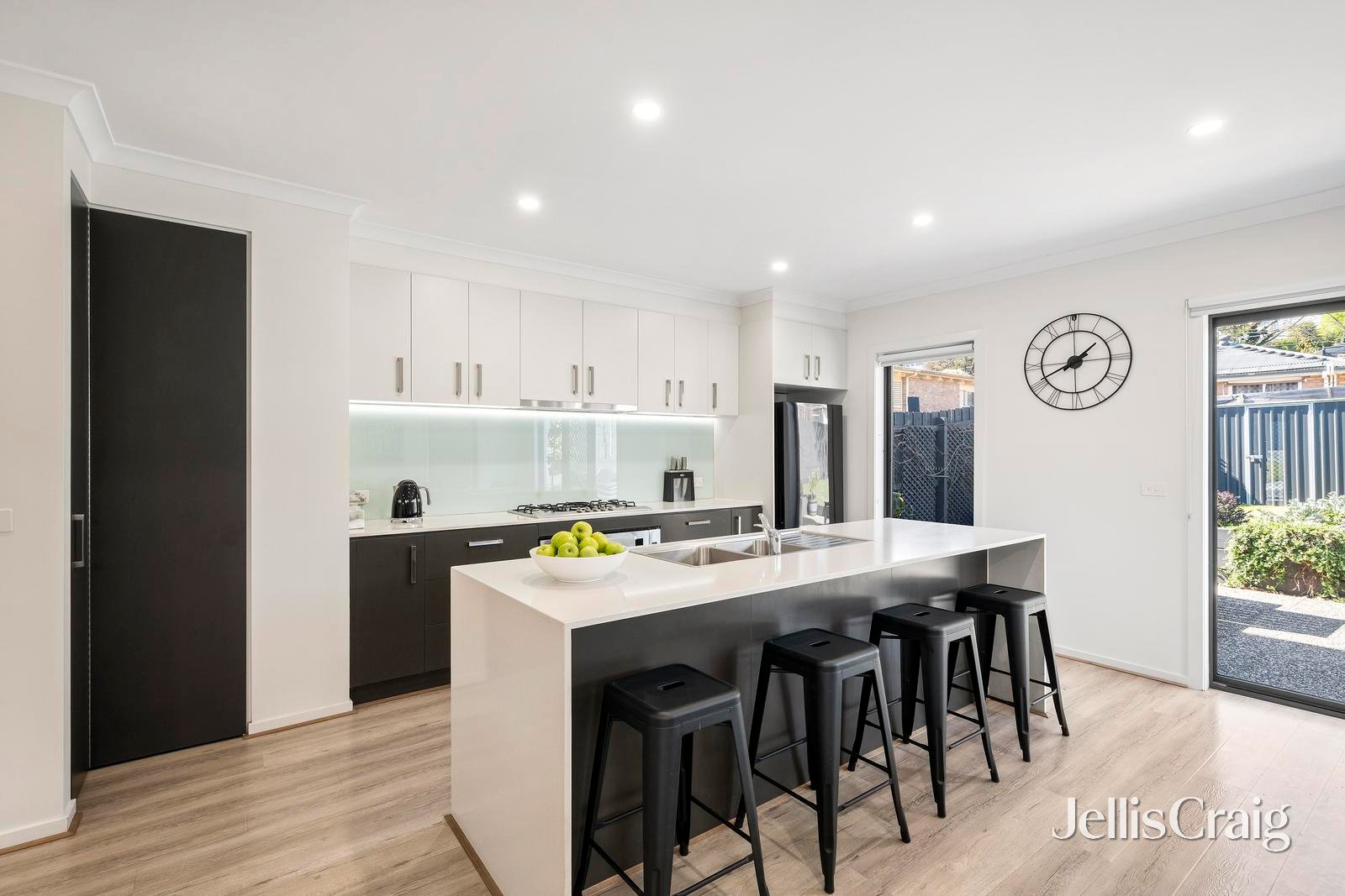 15 Simmons Court, Chirnside Park image 2