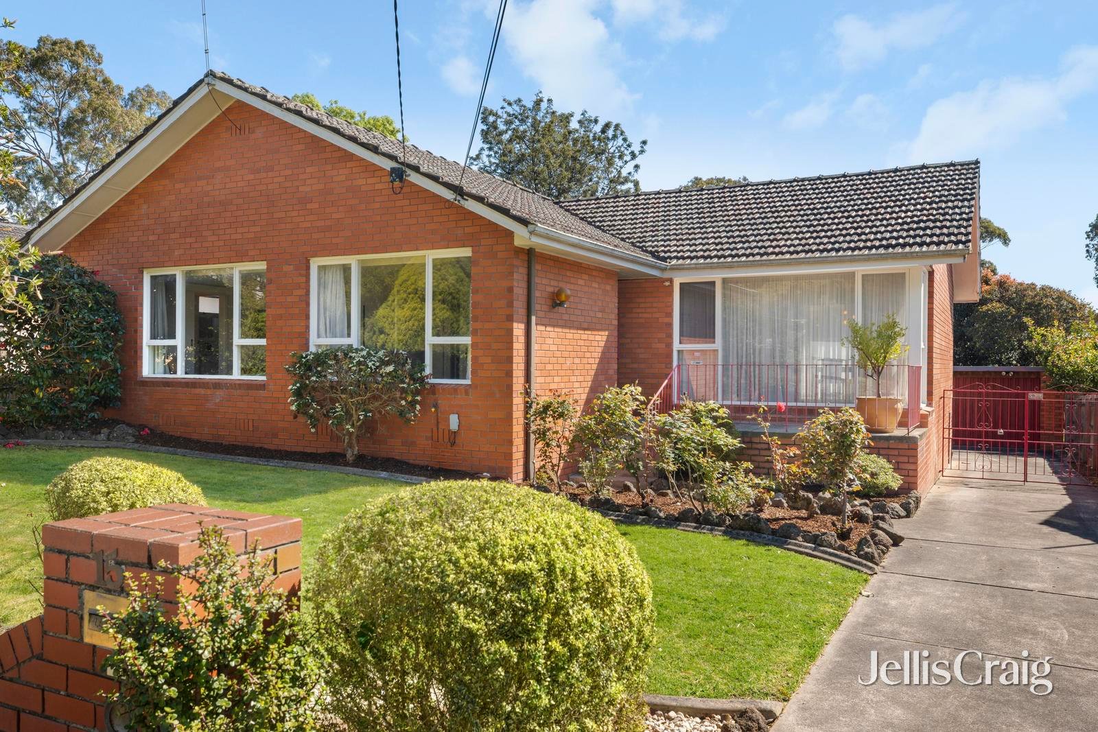 15 Snowden Drive, Glen&nbsp;Waverley image 1