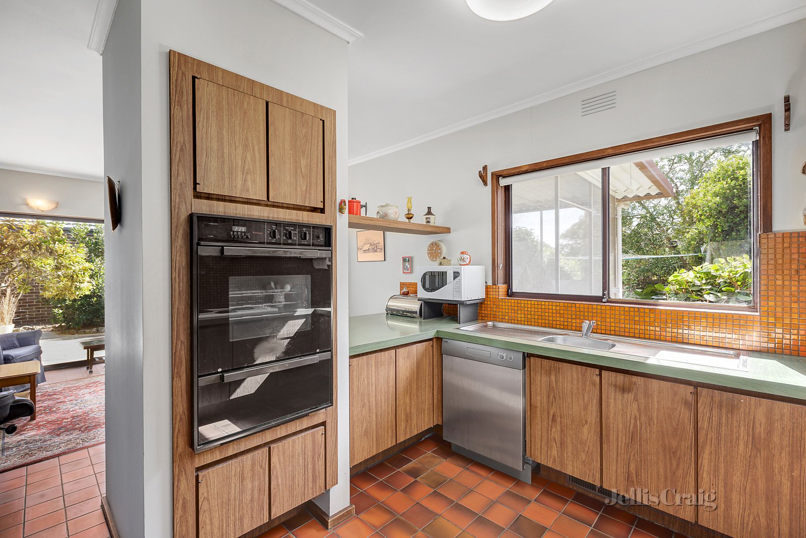 15 St Albans Street, Mount Waverley image 3