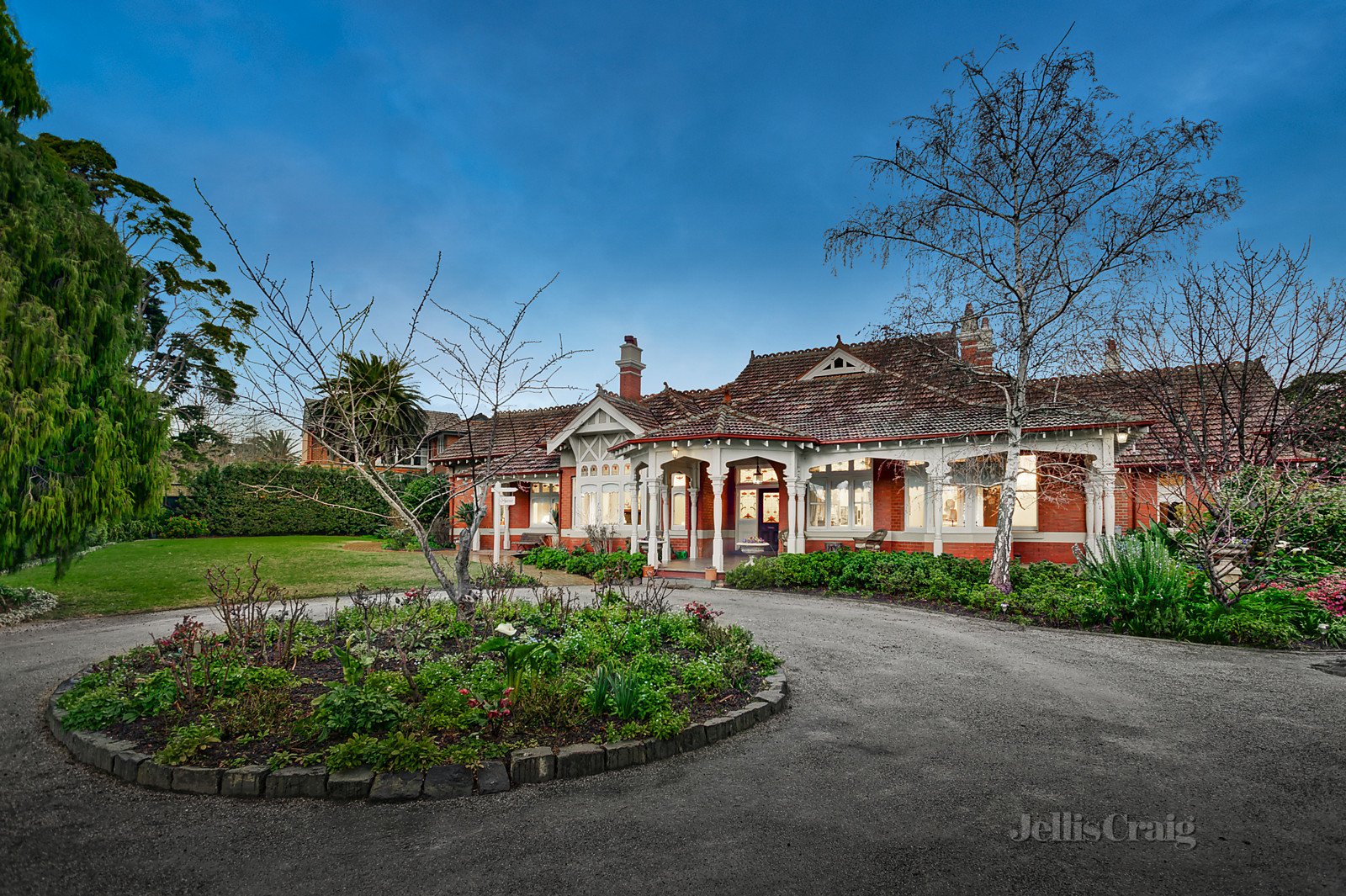 15 St Johns Avenue, Mont Albert image 1