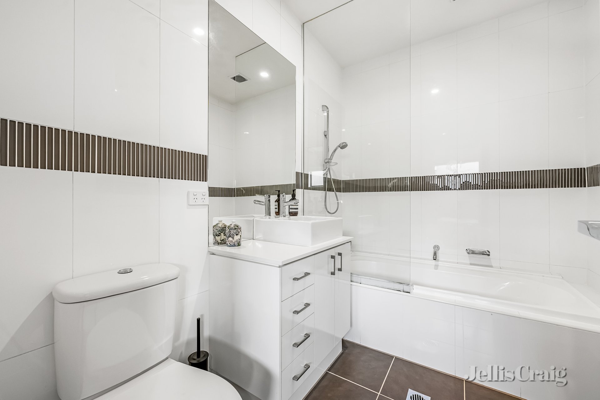 15 Stan Street, Clifton Hill image 7