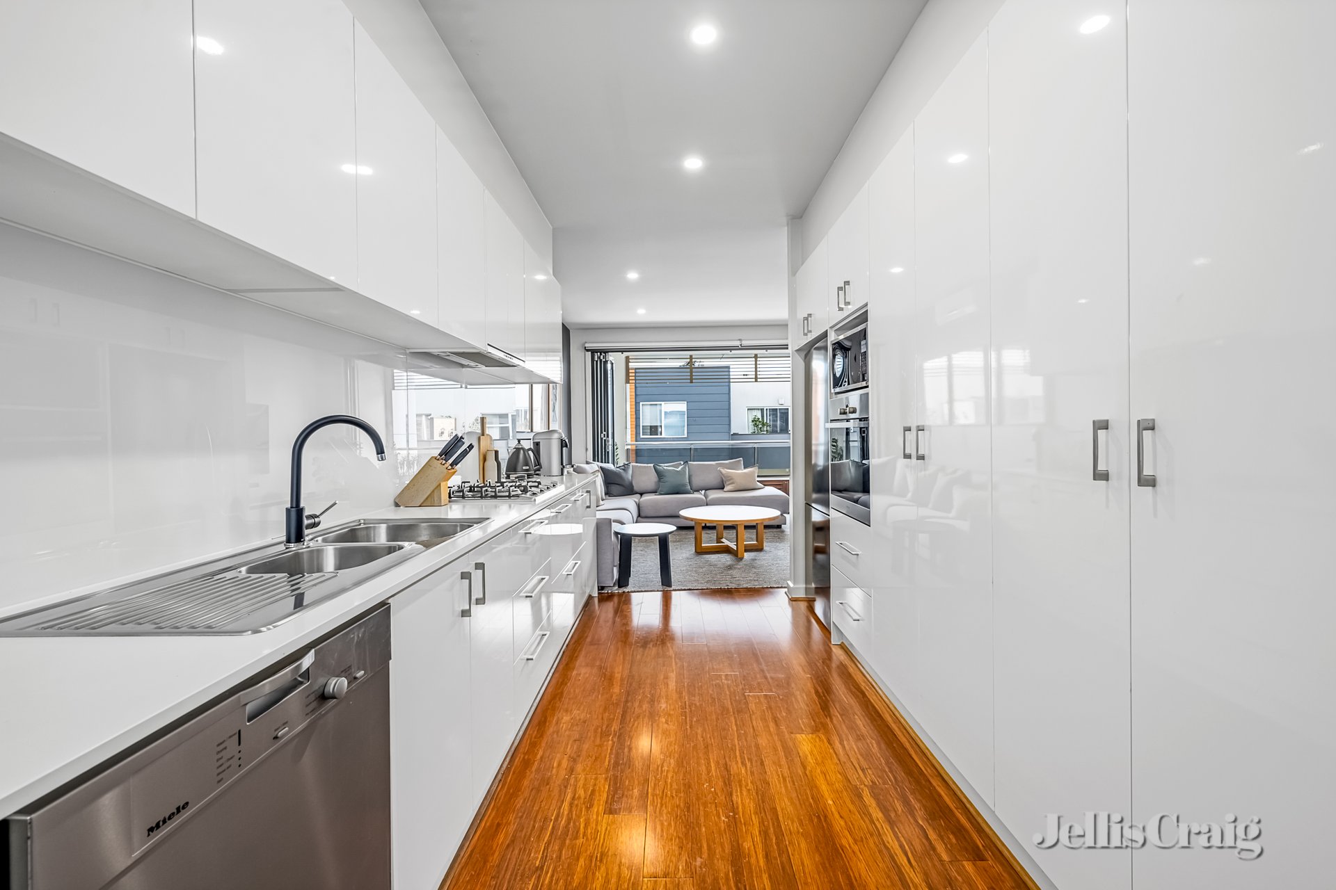 15 Stan Street, Clifton Hill image 2