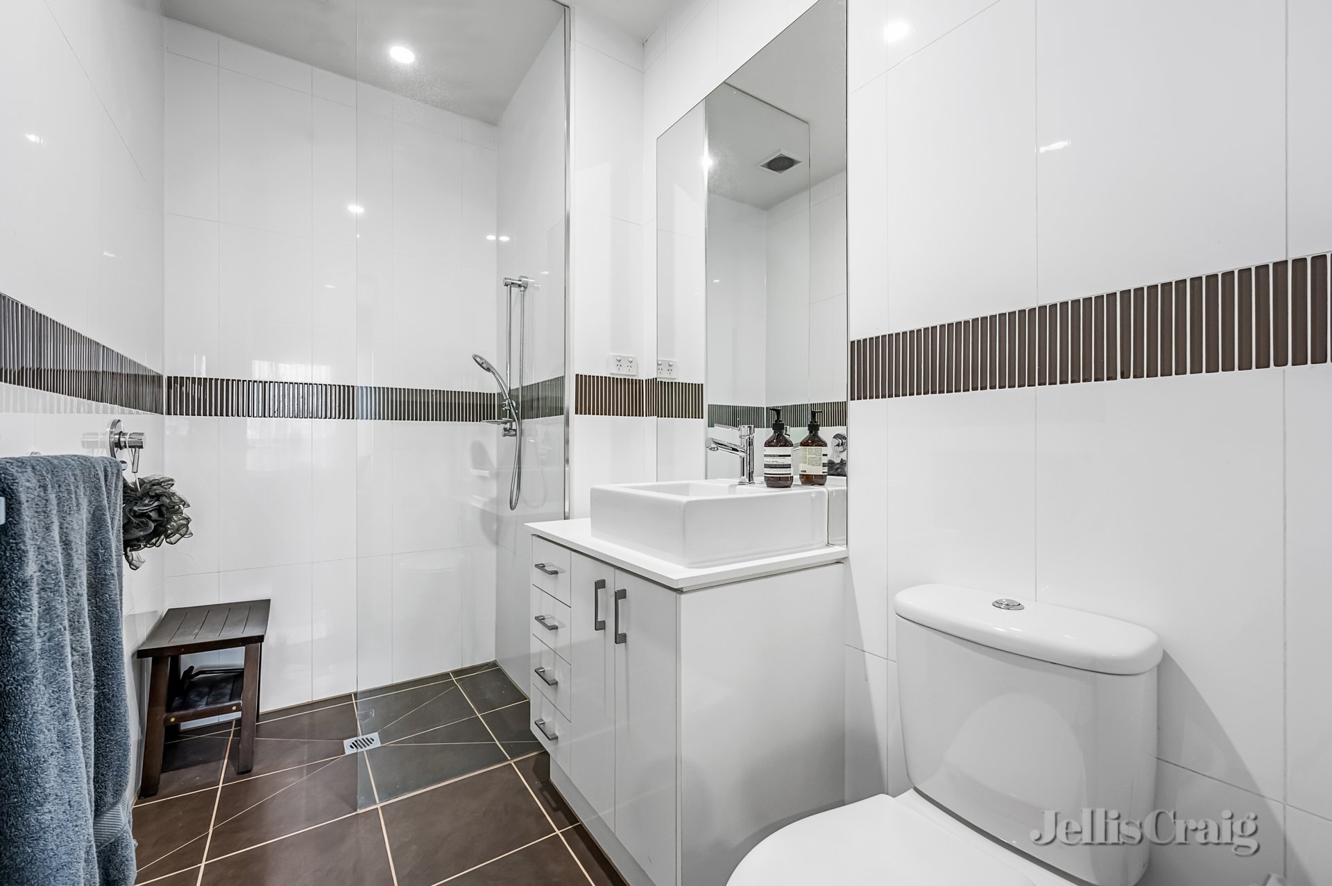 15 Stan Street, Clifton Hill image 9