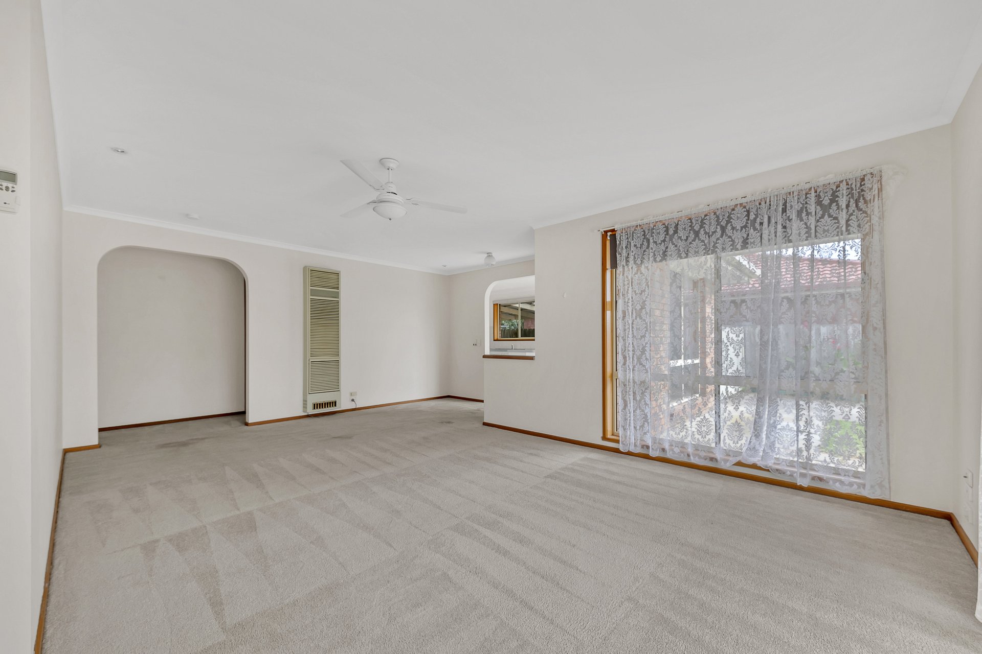 15 Stefania Mews, Whittington image 4