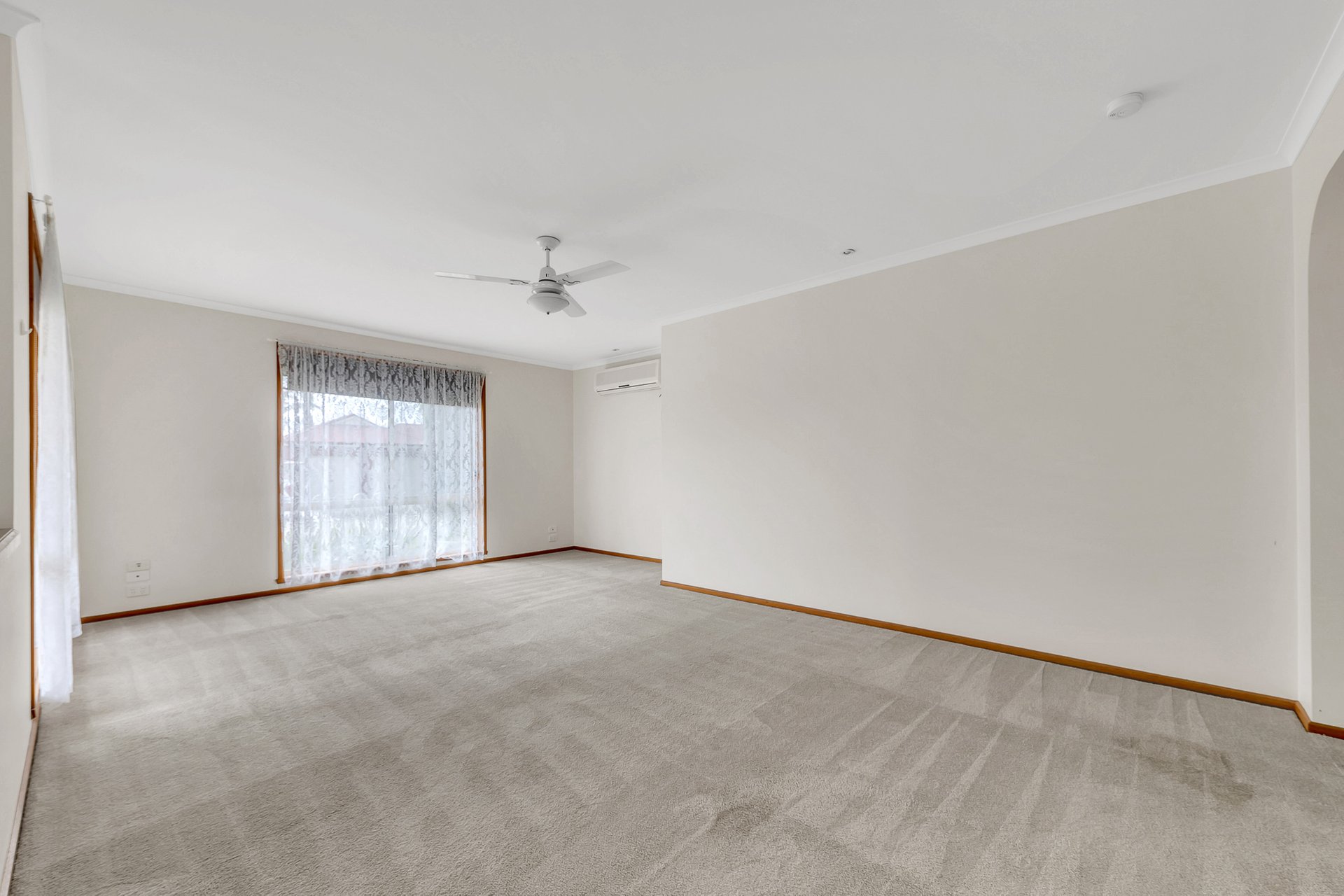 15 Stefania Mews, Whittington image 5