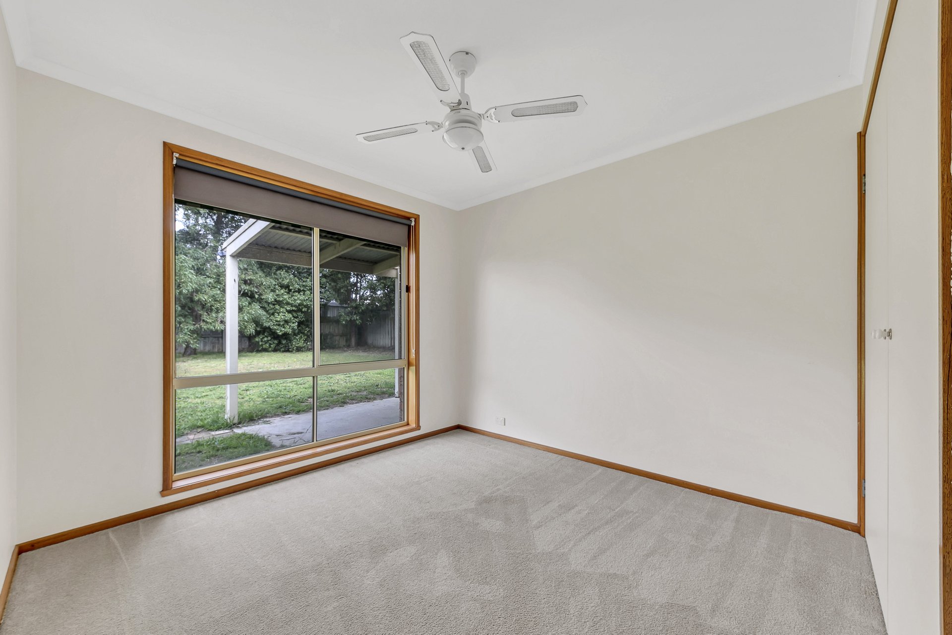 15 Stefania Mews, Whittington image 6