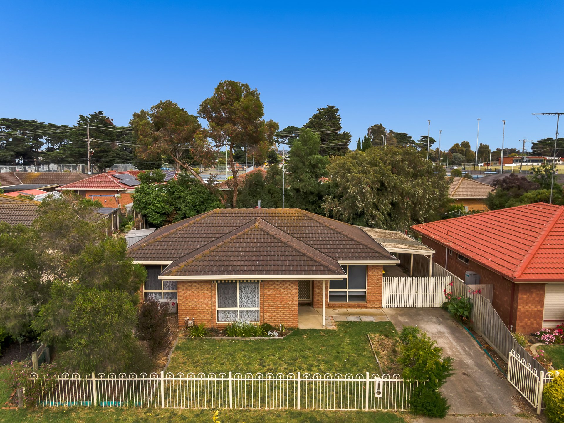 15 Stefania Mews, Whittington image 16